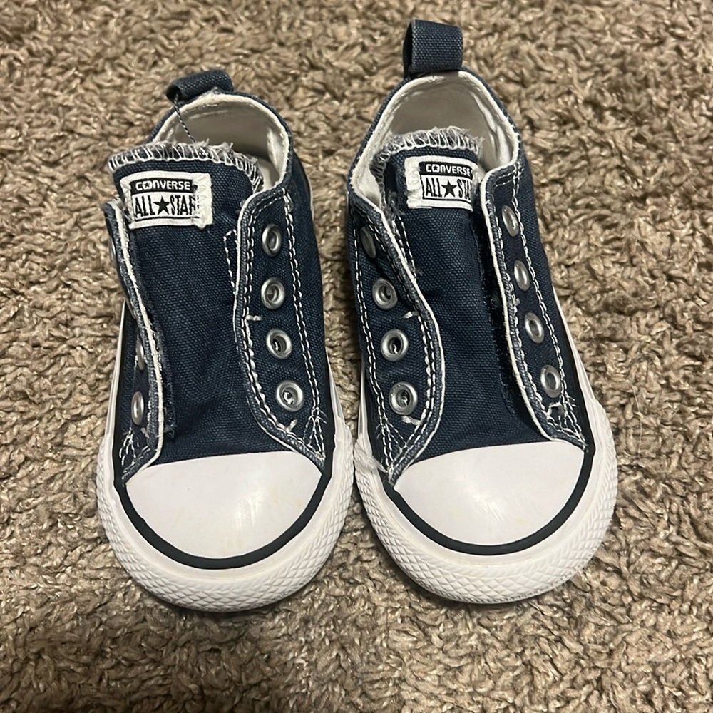 Toddler Velcro converse low top size 6